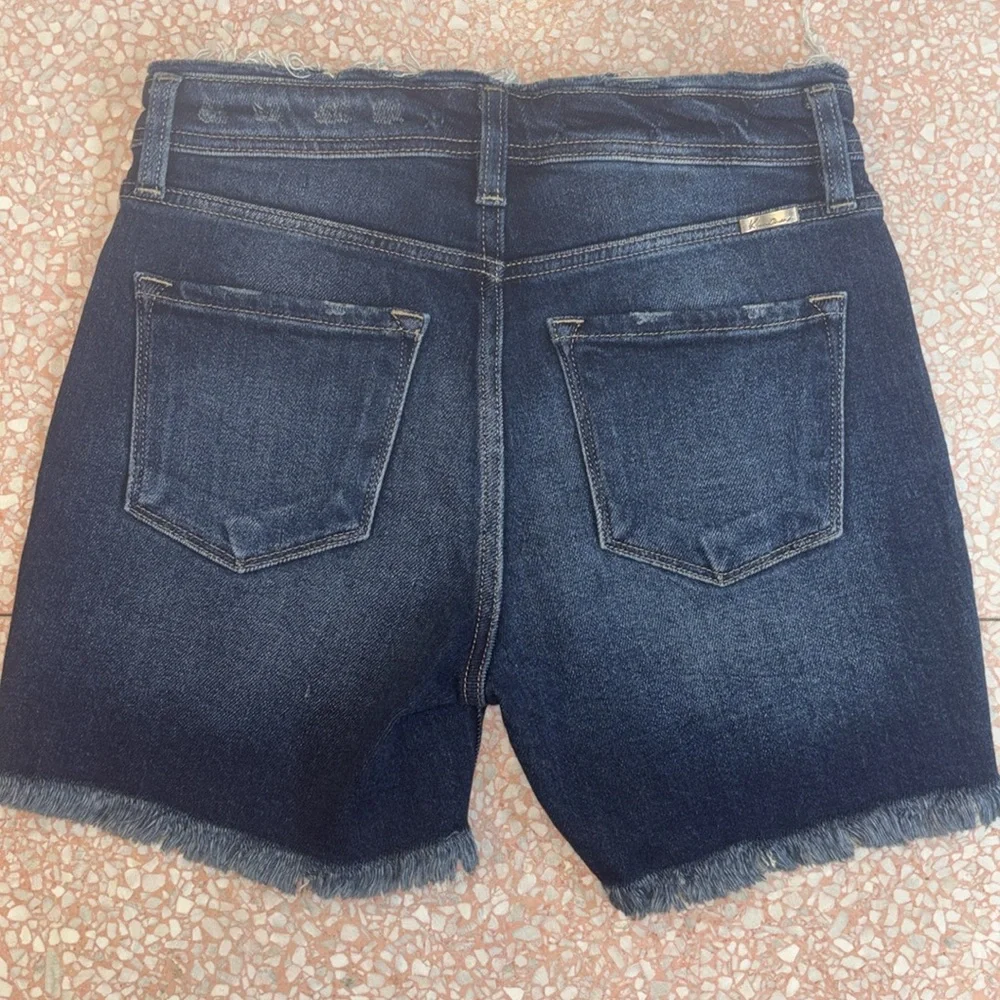 KanCan Hi-Rise Estilo Denim Jean Shorts Womens Medium Dark Wash Raw Hem